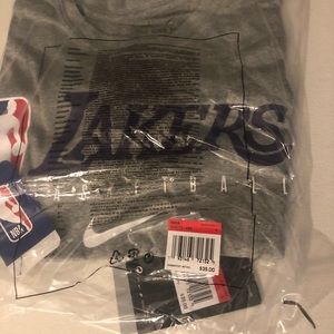 Lakers t-shirt & towel